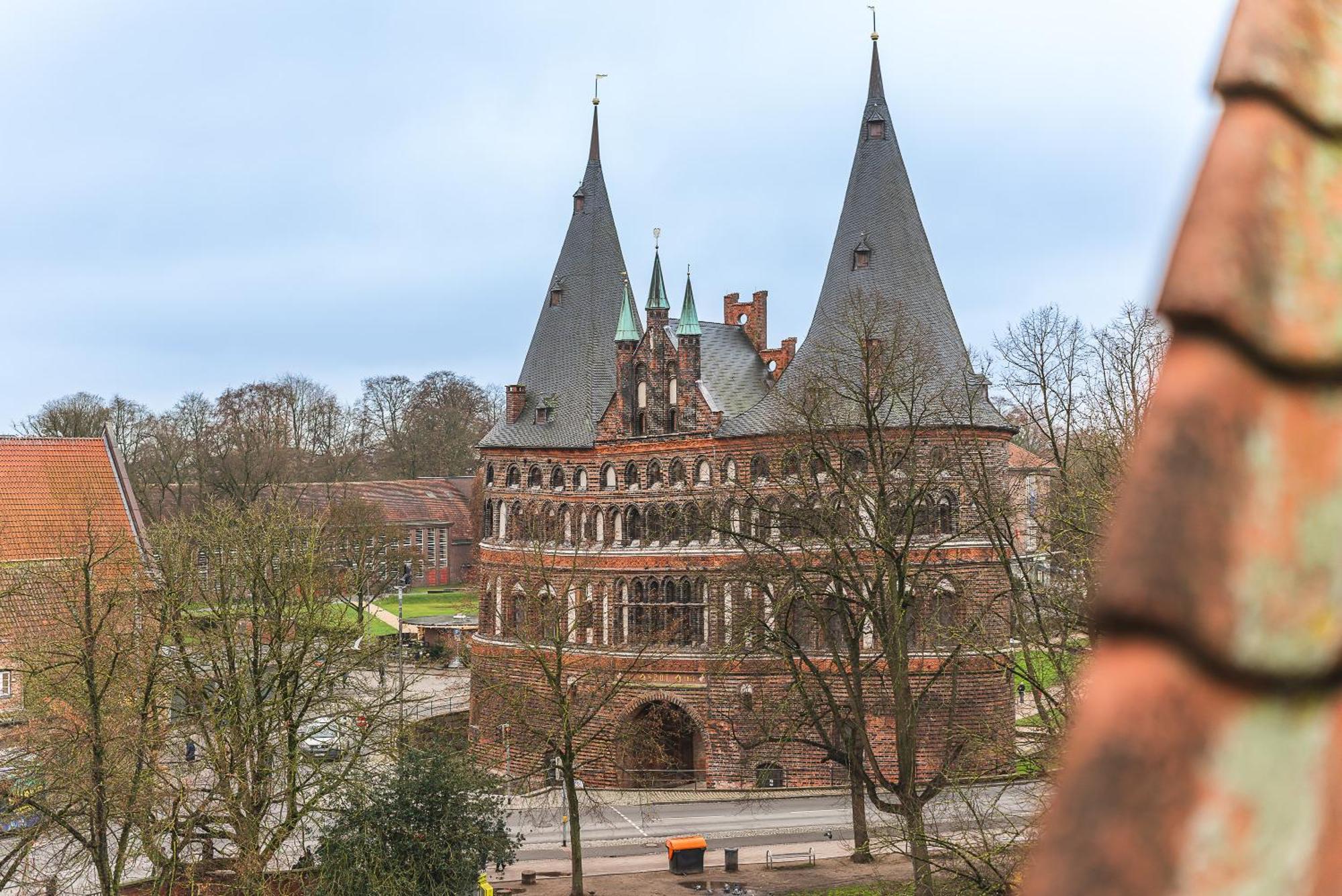 Maisonette Am Holstentor Mit Dachterrasse Und Heimkino Любек Екстер'єр фото